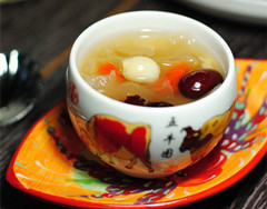 银耳红枣莲子汤