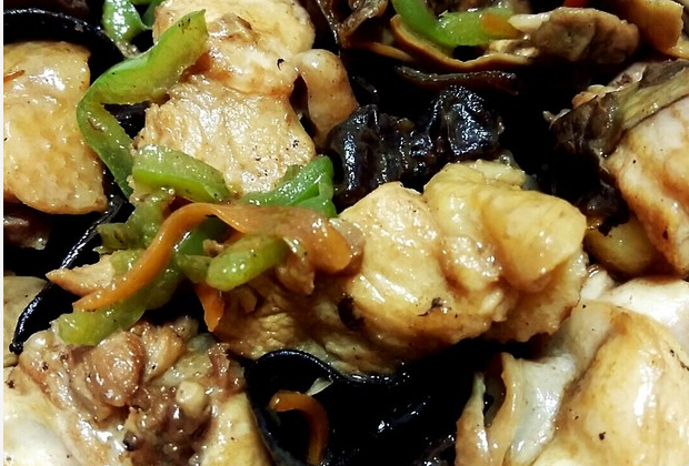 木耳鲍鱼菇炒鸡